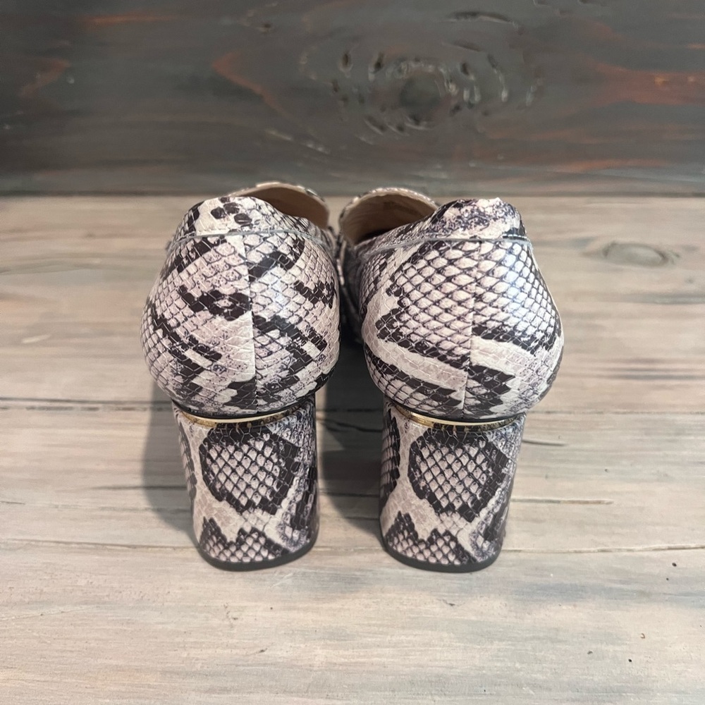 (SOLD) Antonio Melani Women's White Snake Print Shoes - Picture 4 of 5